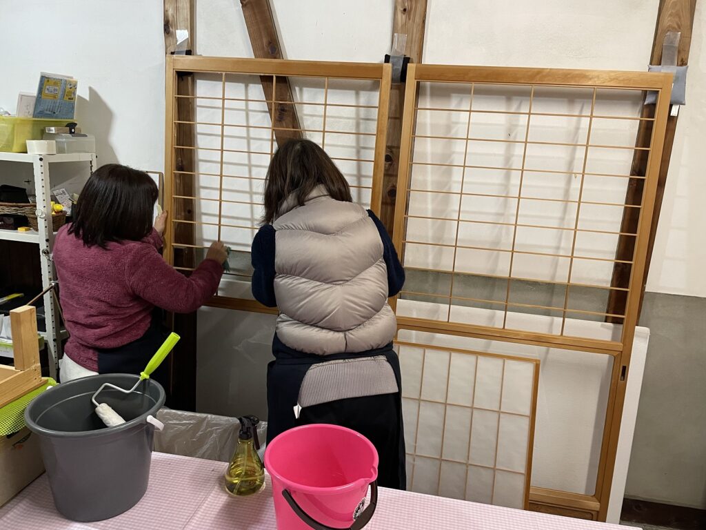 雪見障子の張り替え|安城市の襖・障子・網戸・畳の張替え　手張り表具職人の店 和紙屋（かずしや）安城北店