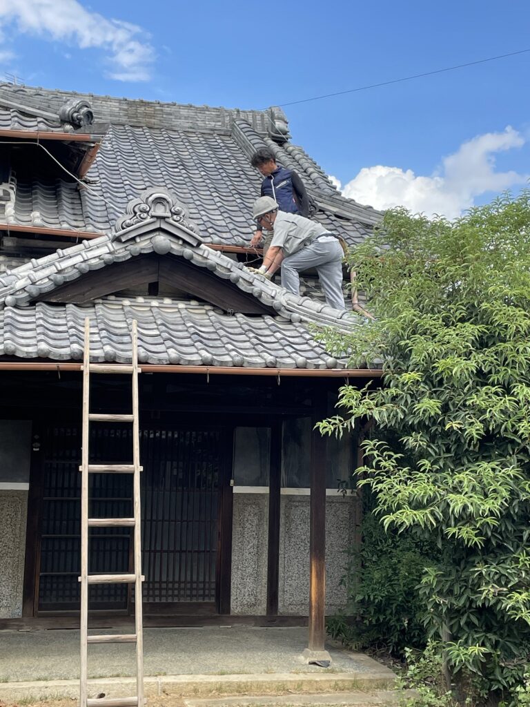 南吉の下宿先の屋根調査|安城市の襖・障子・網戸・畳の張替え　手張り表具職人の店 和紙屋（かずしや）安城北店