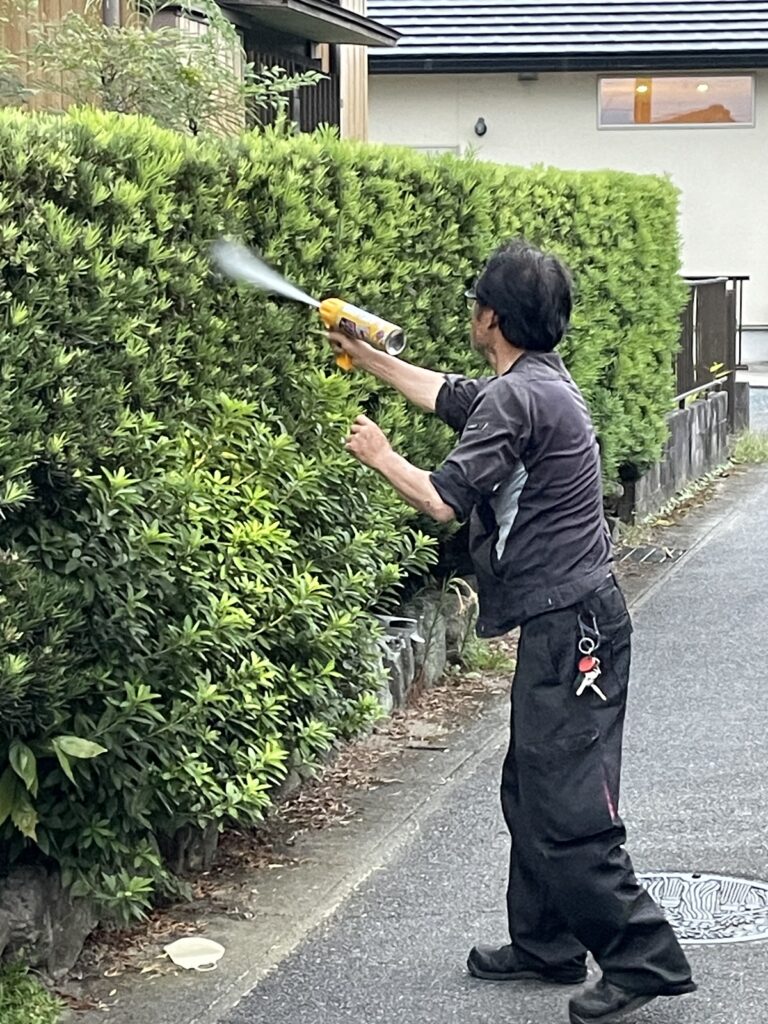 スズメバチの巣の駆除。|安城市の襖・障子・網戸・畳の張替え　手張り表具職人の店 和紙屋（かずしや）安城北店